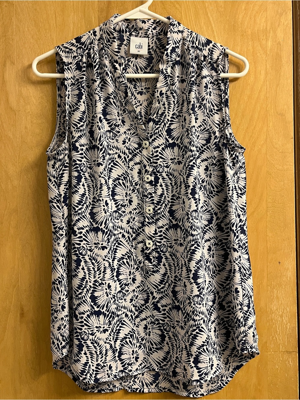 Cabi Navy and White Sleeveless Button-Front Top XS
